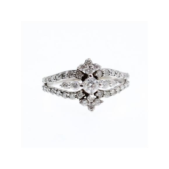 14K White Gold Diamonds Ring Size 6.5